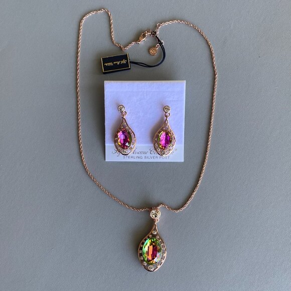 FAC Swarovski Teardrop Crystal Necklace & Earrings Set - Picture 4 of 10